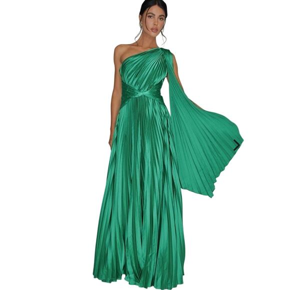 SELFIE LESLIE Laxmi Accordion Pleat Maxi Dress Kelly Green One Shoulder US  10 - mordernwear.com